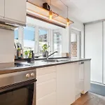Minimalistisk Studiolejlighed I Centrum Af