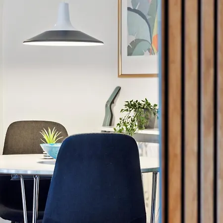 Minimalistisk Studiolejlighed I Centrum Af 아파트 *