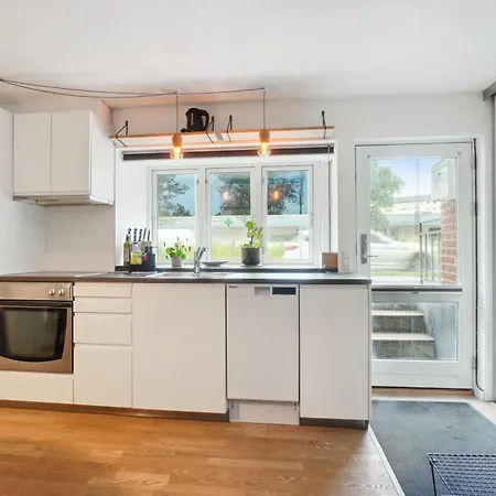 Daire Minimalistisk Studiolejlighed I Centrum Af *