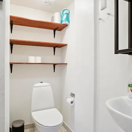 Minimalistisk Studiolejlighed I Centrum Af 아파트 오르후스