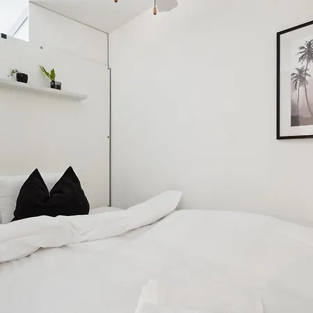 Minimalistisk Studiolejlighed I Centrum Af *