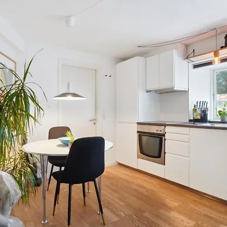 Minimalistisk Studiolejlighed I Centrum Af 아파트 오르후스