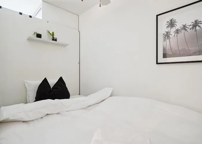 Minimalistisk Studiolejlighed I Centrum Af *